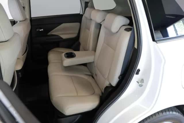 Mitsubishi Outlander (2014) thumbnail 4
