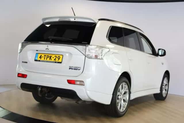 Mitsubishi Outlander (2014) thumbnail 5