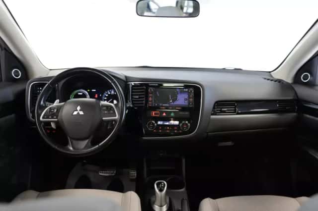 Mitsubishi Outlander (2014) thumbnail 5