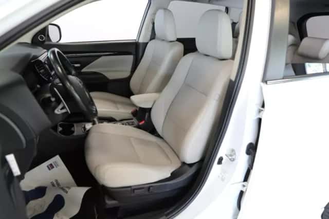 Mitsubishi Outlander (2014) thumbnail 6