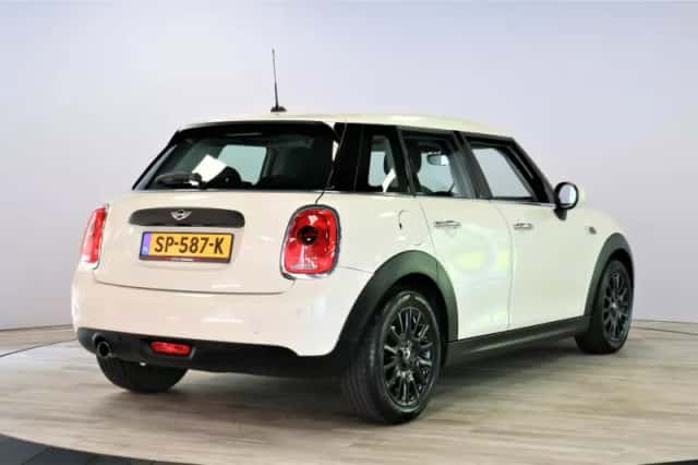 MINI One (2015) thumbnail 2