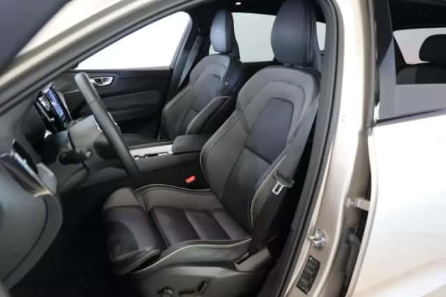 Volvo XC60 (2024) thumbnail 3