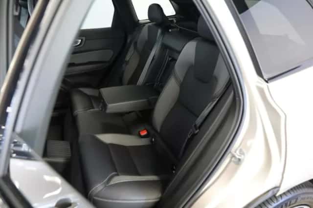 Volvo XC60 (2024) thumbnail 4