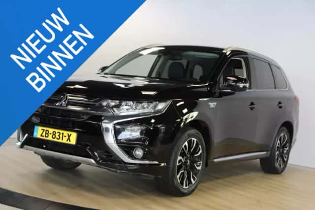 Mitsubishi Outlander (2015) thumbnail 1
