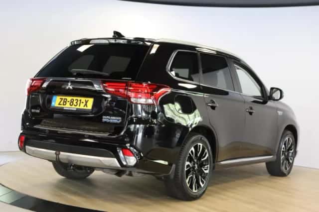 Mitsubishi Outlander (2015) thumbnail 6