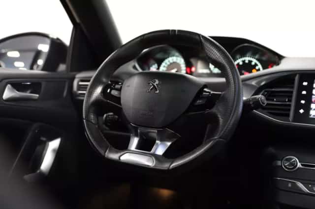 Peugeot 308 (2016) thumbnail 6