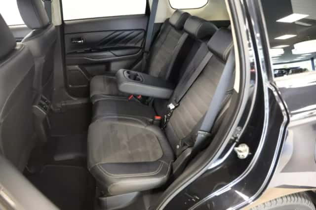 Mitsubishi Outlander (2019) thumbnail 4