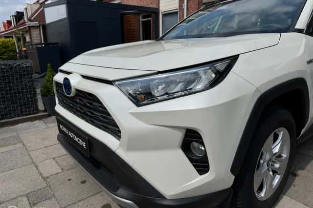 Toyota RAV4 (2022) thumbnail 2