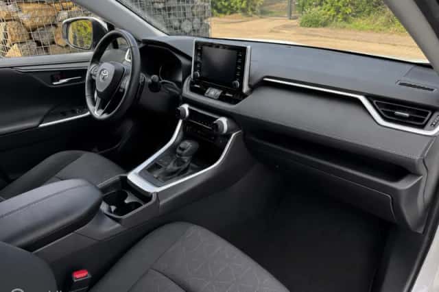 Toyota RAV4 (2022) thumbnail 4