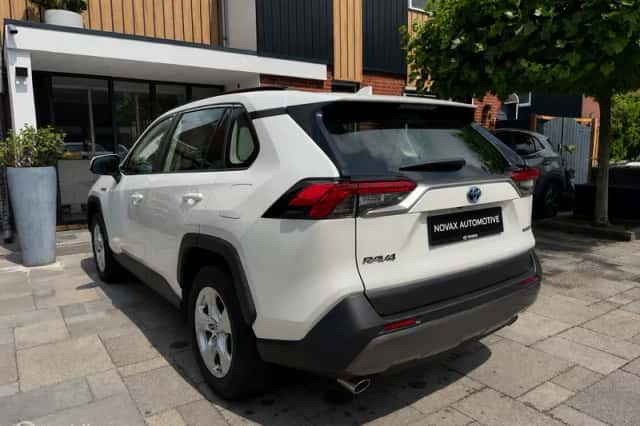 Toyota RAV4 (2022) thumbnail 6