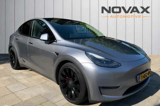 Tesla Model Y (2023) thumbnail 1
