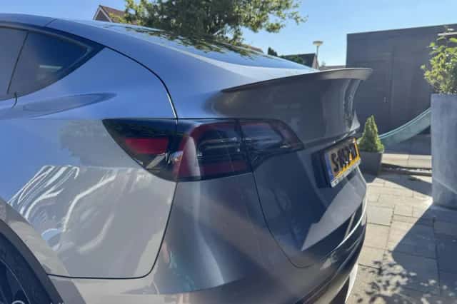 Tesla Model Y (2023) thumbnail 5