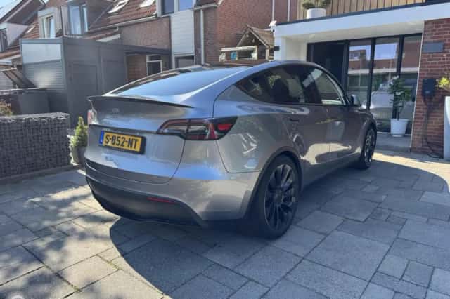 Tesla Model Y (2023) thumbnail 6