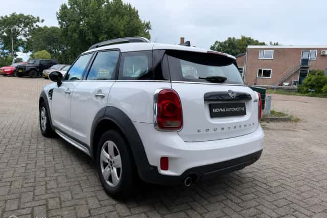 MINI Countryman (2018) thumbnail 2