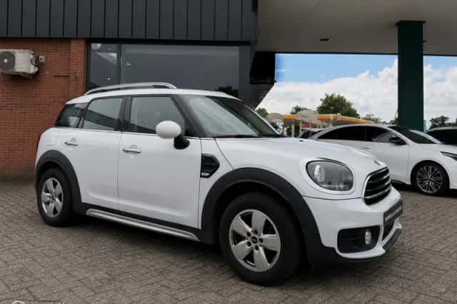 MINI Countryman (2018) thumbnail 3