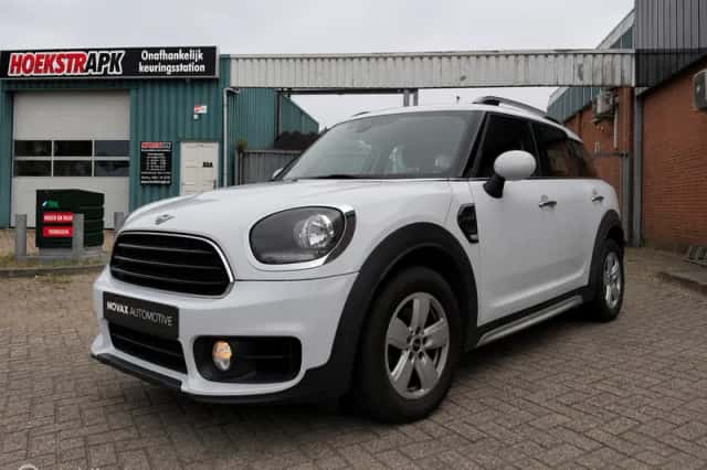 MINI Countryman (2018) thumbnail 4