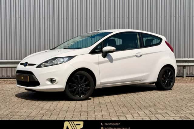 Ford Fiesta (2011) thumbnail 1