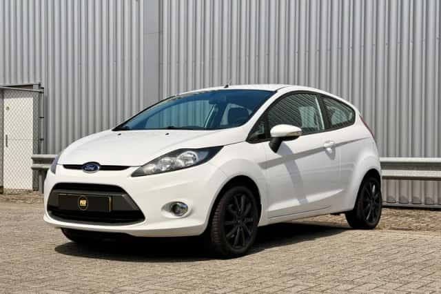 Ford Fiesta (2011) thumbnail 3