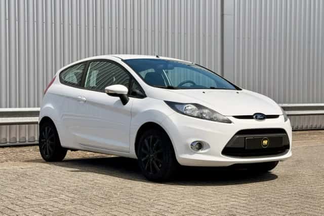 Ford Fiesta (2011) thumbnail 4