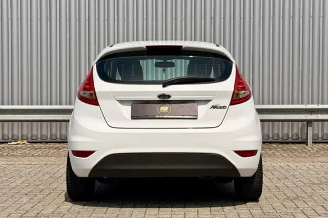 Ford Fiesta (2011) thumbnail 5