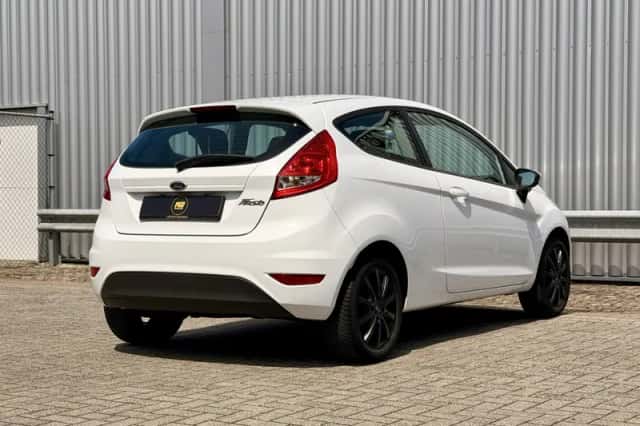 Ford Fiesta (2011) thumbnail 6