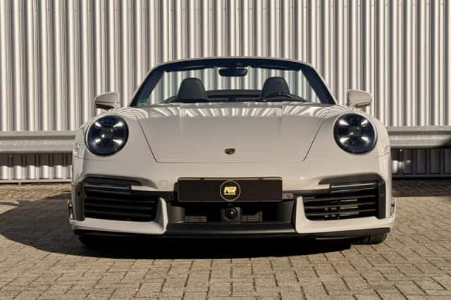 Porsche 911 (2021) thumbnail 2
