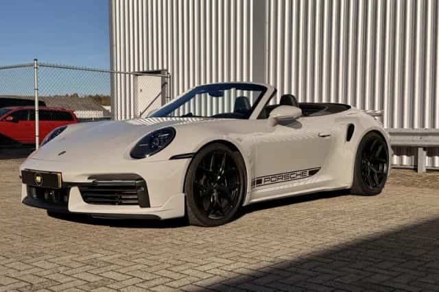 Porsche 911 (2021) thumbnail 3