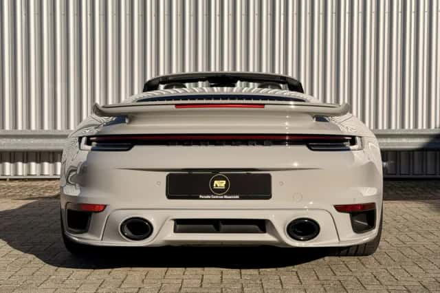 Porsche 911 (2021) thumbnail 5