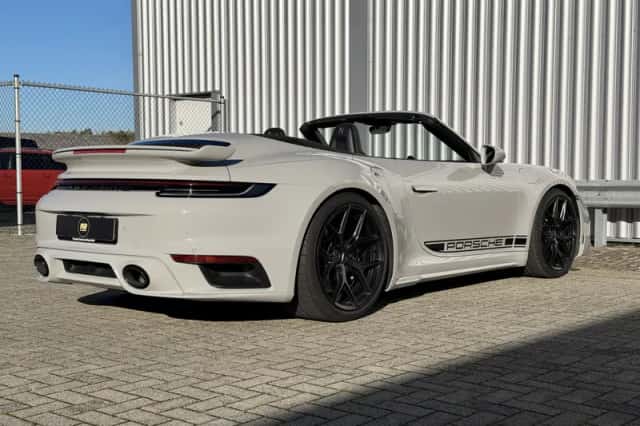 Porsche 911 (2021) thumbnail 6