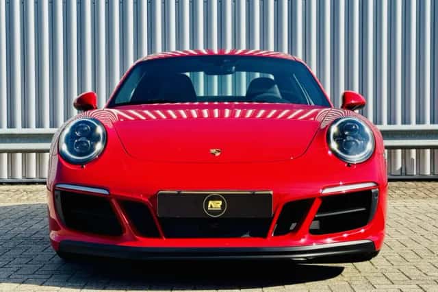 Porsche 911 (2018) thumbnail 2