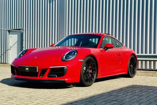 Porsche 911 (2018) thumbnail 3