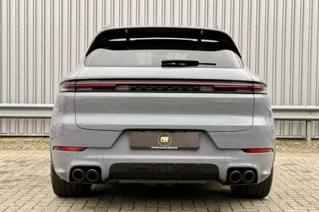 Porsche Cayenne (2023) thumbnail 5