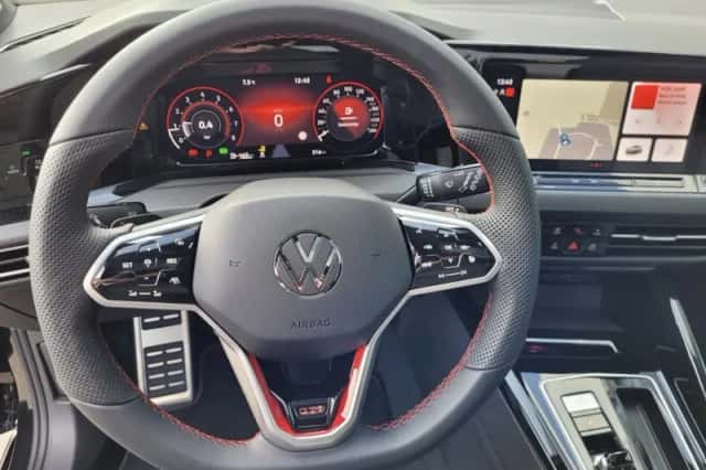 Volkswagen Golf (2021) thumbnail 5