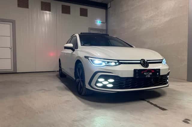 Volkswagen Golf (2021) thumbnail 1