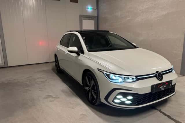 Volkswagen Golf (2021) thumbnail 2