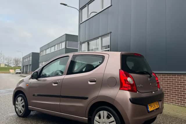 Nissan Pixo (2010) thumbnail 3