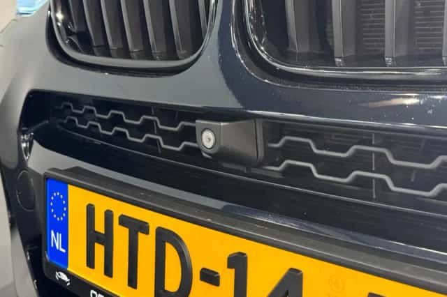 BMW X4 (2017) thumbnail 4