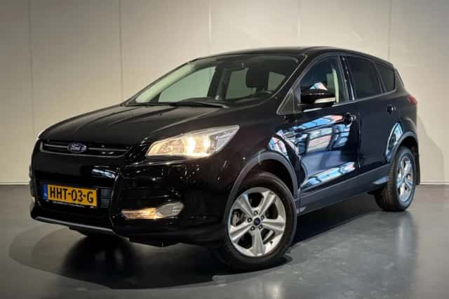 Ford Kuga (2015) thumbnail 1