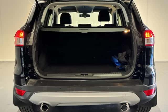 Ford Kuga (2015) thumbnail 12