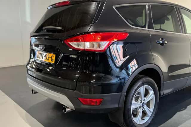 Ford Kuga (2015) thumbnail 14
