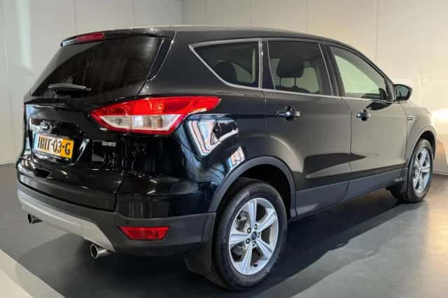 Ford Kuga (2015) thumbnail 16