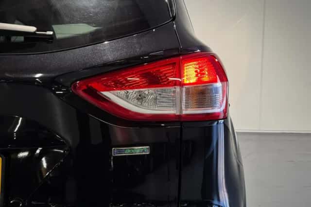Ford Kuga (2015) thumbnail 17