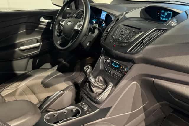 Ford Kuga (2015) thumbnail 18