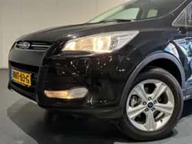Ford Kuga (2015) thumbnail 3
