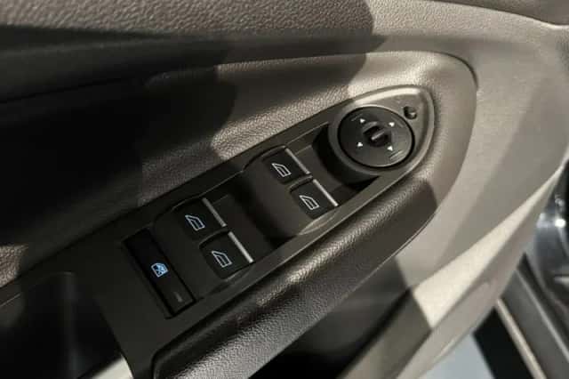 Ford Kuga (2015) thumbnail 24