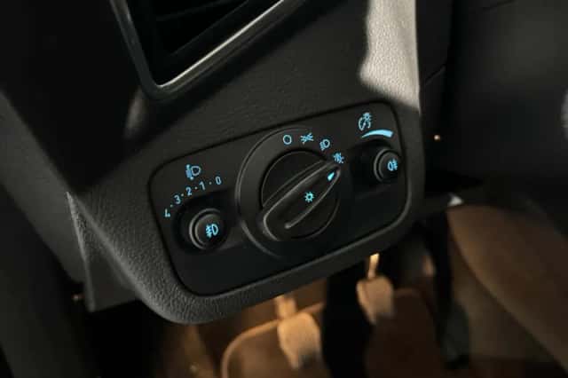 Ford Kuga (2015) thumbnail 26