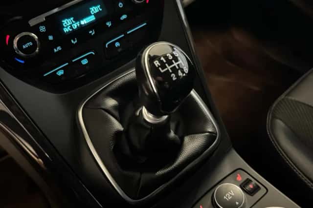 Ford Kuga (2015) thumbnail 27