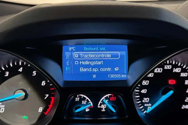 Ford Kuga (2015) thumbnail 34