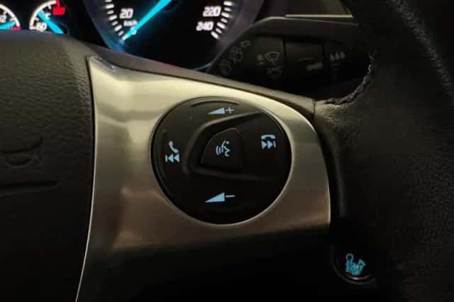 Ford Kuga (2015) thumbnail 35