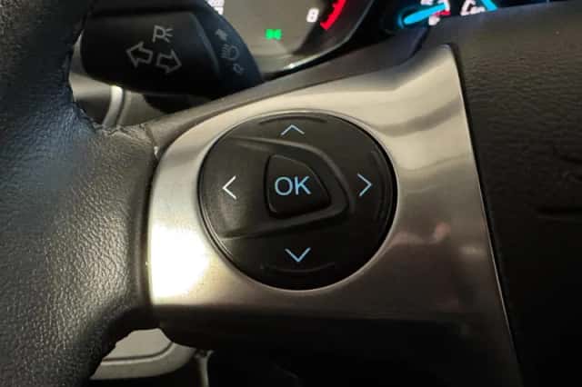 Ford Kuga (2015) thumbnail 36